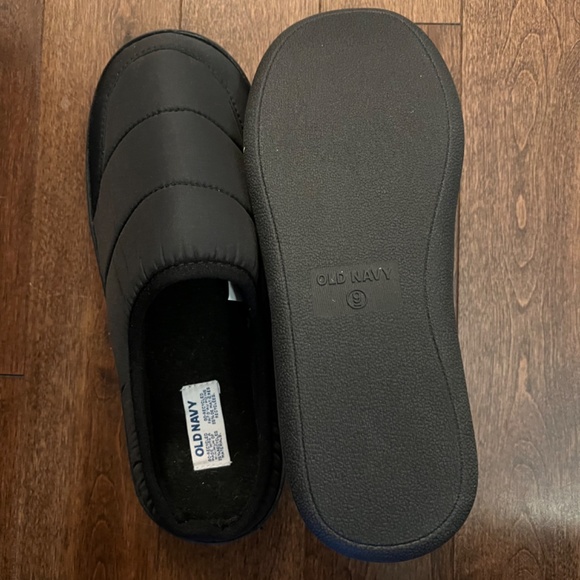 Old Navy slippers NWOT - Picture 2 of 2
